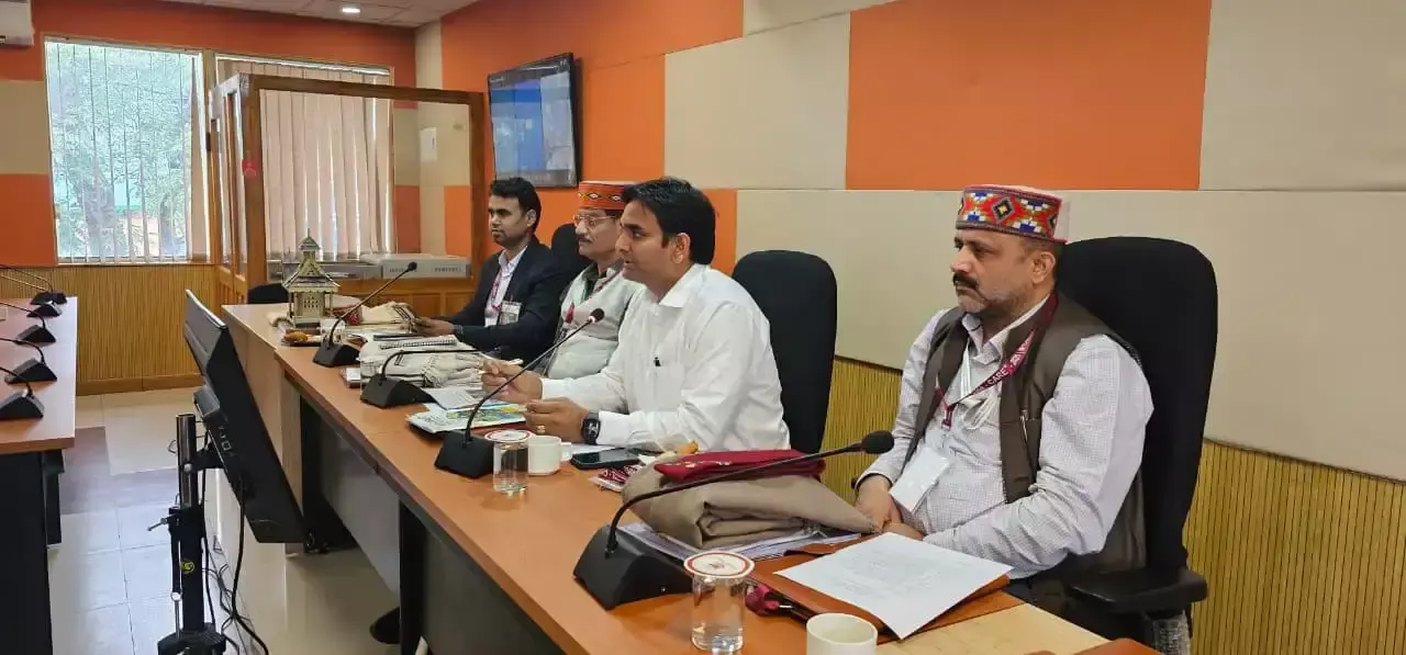 Dharamshala: वैज्ञानिक सोच और सामुदायिक सहयोग से पर्यावरण संकट का समाधान संभव