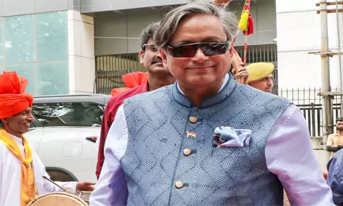MEA के बयान पर शशि थरूर की सलाह: नागरिकता कानून में संशोधन करे सरकार