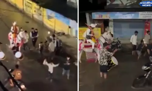 Indore : बारिश से जलभराव, घुटनों तक पानी में निकली शादी की बारात, वीडियो वायरल