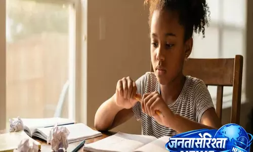 अच्छी बेटी का बर्ताव कहीं छुपा हुआ