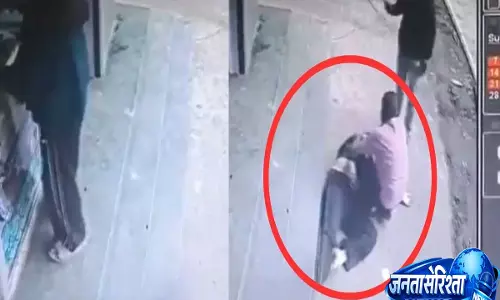 VIDEO: नासिक में वैक्सीन के कुछ मिनट बाद किशोर की मौत, घटना कैमरे में कैद