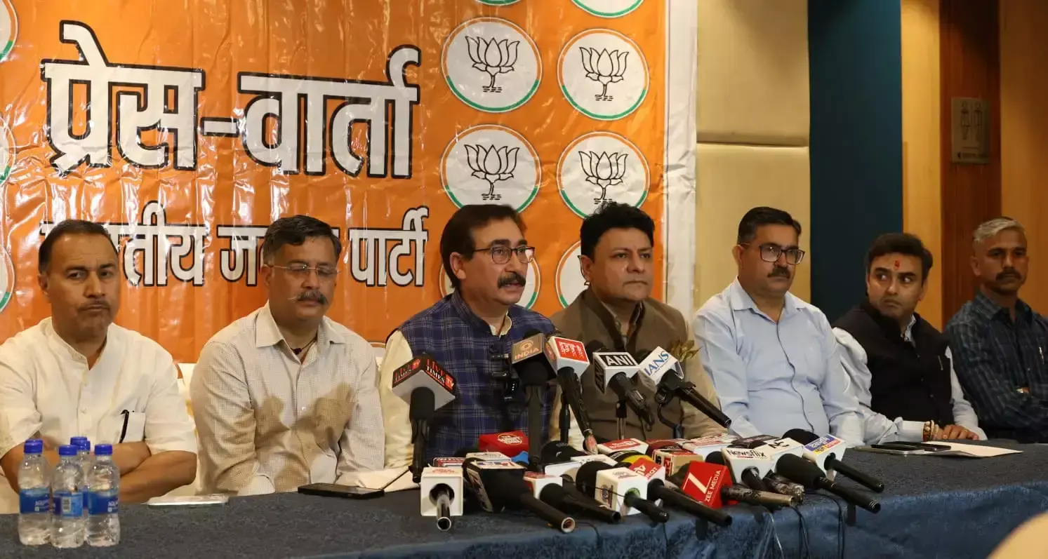 Dharamshala: विपिन परमार ने लोकतंत्र और संविधान की रक्षा का संदेश दिया