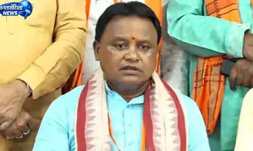 स्कूल पाठ्यपुस्तक त्रुटियाँ: पैनल ने Odisha के मुख्यमंत्री को रिपोर्ट सौंपी