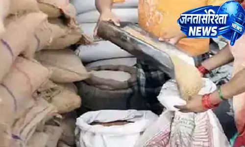 डिपुओं में राशन को क्यूआर कोड स्कैनिंग