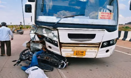 रायपुर-अभनपुर के बीच बाइक सवार को बस ने रौंदा, मौत