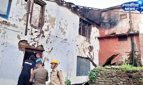 बीड़ में भीषण अग्निकांड, चार मकान जले, अचानक सुलगी चिंगारी ने बरपाया कहर