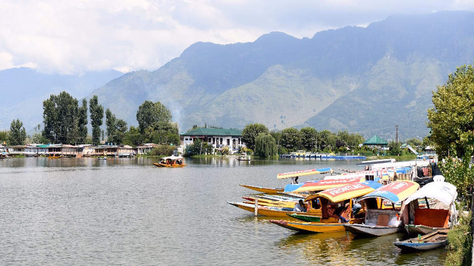 Srinagar: मौसम विभाग ने जम्मू-कश्मीर के लिए शुष्क मौसम का पूर्वानुमान जारी किया