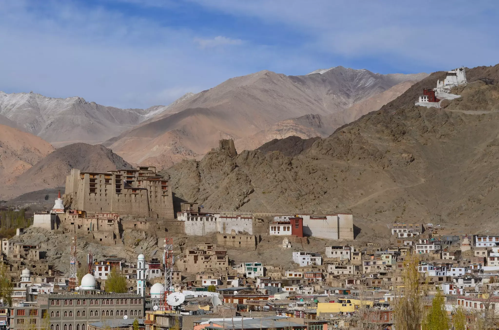 Leh: क्षेत्र की आवश्यकताओं और विकास योजनाओं पर विचार-विमर्श