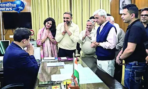 शहर के 500 परिवार डीसी के द्वार