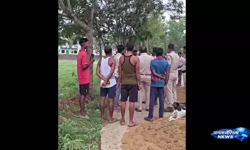Kendrapara में पुलिस की मौजूदगी में रेत माफिया ने एडिशनल तहसीलदार पर किया हमला