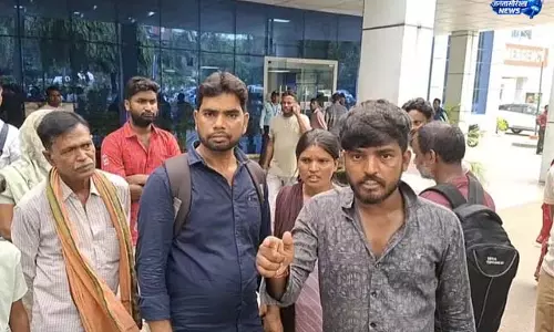 धनबाद: इलाज में लापरवाही पर भड़के लोग, अस्पताल में काटा हंगामा