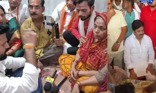 भरत तिवारी के परिजनों से मिले रितेश और हुलास पांडे, न्याय का दिलाया भरोसा