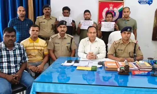 सीवान रेलवे स्टेशन पर टिकट रैकेट का भंडाफोड़