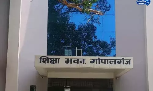 गोपालगंज DEO का एक्शन, शिक्षक को नोटिस