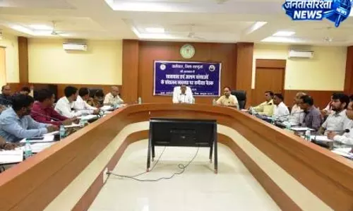 छात्रावासों में रोल मॉडल तैयार करें, बच्चों को दें बेहतर एवं स्वस्थ माहौल: कलेक्टर