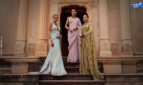 मिलेगा परफेक्ट क्लासी लुक: इस सीजन ट्राई करें ये खूबसूरत फ्लोरल साड़ियां