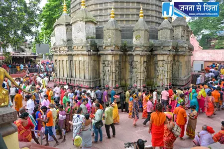 अंबुवाची मेला खत्म होने के बाद कामाख्या मंदिर फिर से खुला अंबुवाची मेला खत्म होने के बाद कामाख्या मंदिर फिर से खुला