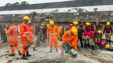 कोलकाता गोदाम हादसा: तारातला में मृतकों की संख्या 14 हुई, 24 घंटे बाद भी बचाव कार्य जारी कोलकाता गोदाम हादसा: तारातला में मृतकों की संख्या 14 हुई, 24 घंटे बाद भी बचाव कार्य जारी