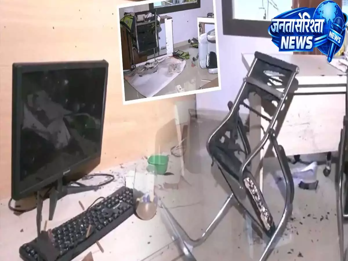 Tripura: अपार्टमेंट में जोरदार विस्फोट, इलाके में तनाव Tripura: अपार्टमेंट में जोरदार विस्फोट, इलाके में तनाव