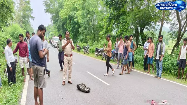 Mumbai : ट्रक-बाइक टक्कर में दो युवकों की मौत Mumbai : ट्रक-बाइक टक्कर में दो युवकों की मौत