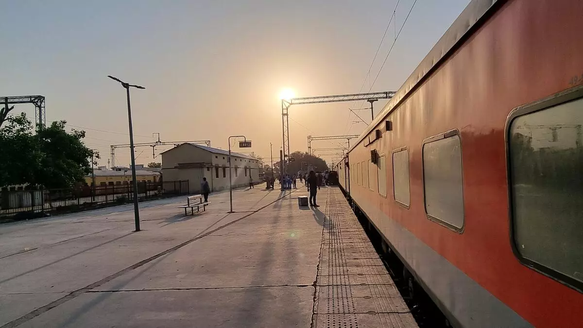 Ajmer: रेलवे ने बिजयनगर स्टेशन पर जयपुर-असारवा एक्सप्रेस का स्टॉपेज मंजूर किया Ajmer: रेलवे ने बिजयनगर स्टेशन पर जयपुर-असारवा एक्सप्रेस का स्टॉपेज मंजूर किया