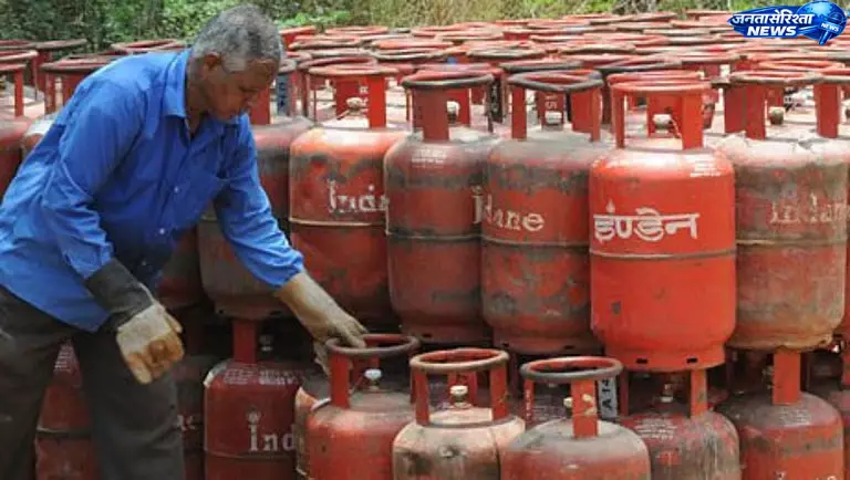कमर्शियल LPG पर लगी पाबंदियां पूरी तरह खत्म, होटल-रेस्टोरेंट इंडस्ट्री को राहत कमर्शियल LPG पर लगी पाबंदियां पूरी तरह खत्म, होटल-रेस्टोरेंट इंडस्ट्री को राहत