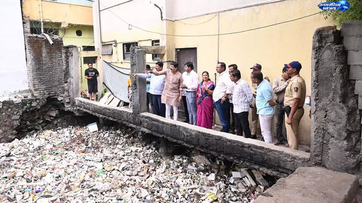 पहली बारिश में जलभराव से Aushadhi भवन क्षेत्र प्रभावित, नाले की सफाई पर उठे सवाल पहली बारिश में जलभराव से Aushadhi भवन क्षेत्र प्रभावित, नाले की सफाई पर उठे सवाल