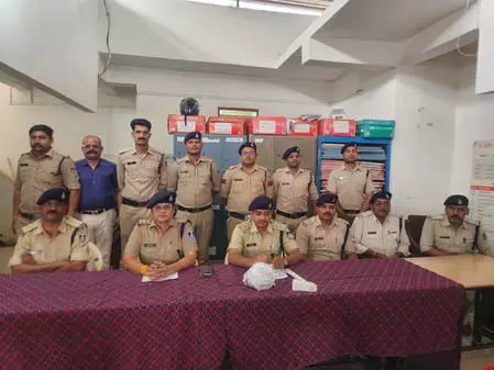 मध्य प्रदेश: नर्मदापुरम में व्यक्ति की हत्या के आरोप में जीजा गिरफ्तार मध्य प्रदेश: नर्मदापुरम में व्यक्ति की हत्या के आरोप में जीजा गिरफ्तार