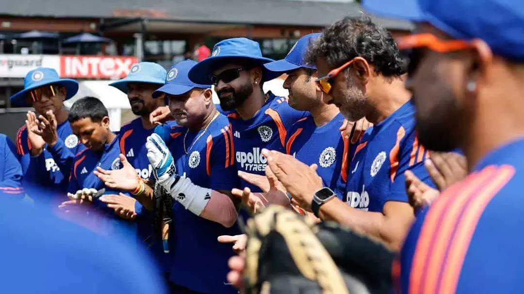 रवि शास्त्री की हुंकार: जोश और अनुभव के साथ आयरलैंड फतह करेगी नई टीम इंडिया रवि शास्त्री की हुंकार: जोश और अनुभव के साथ आयरलैंड फतह करेगी नई टीम इंडिया