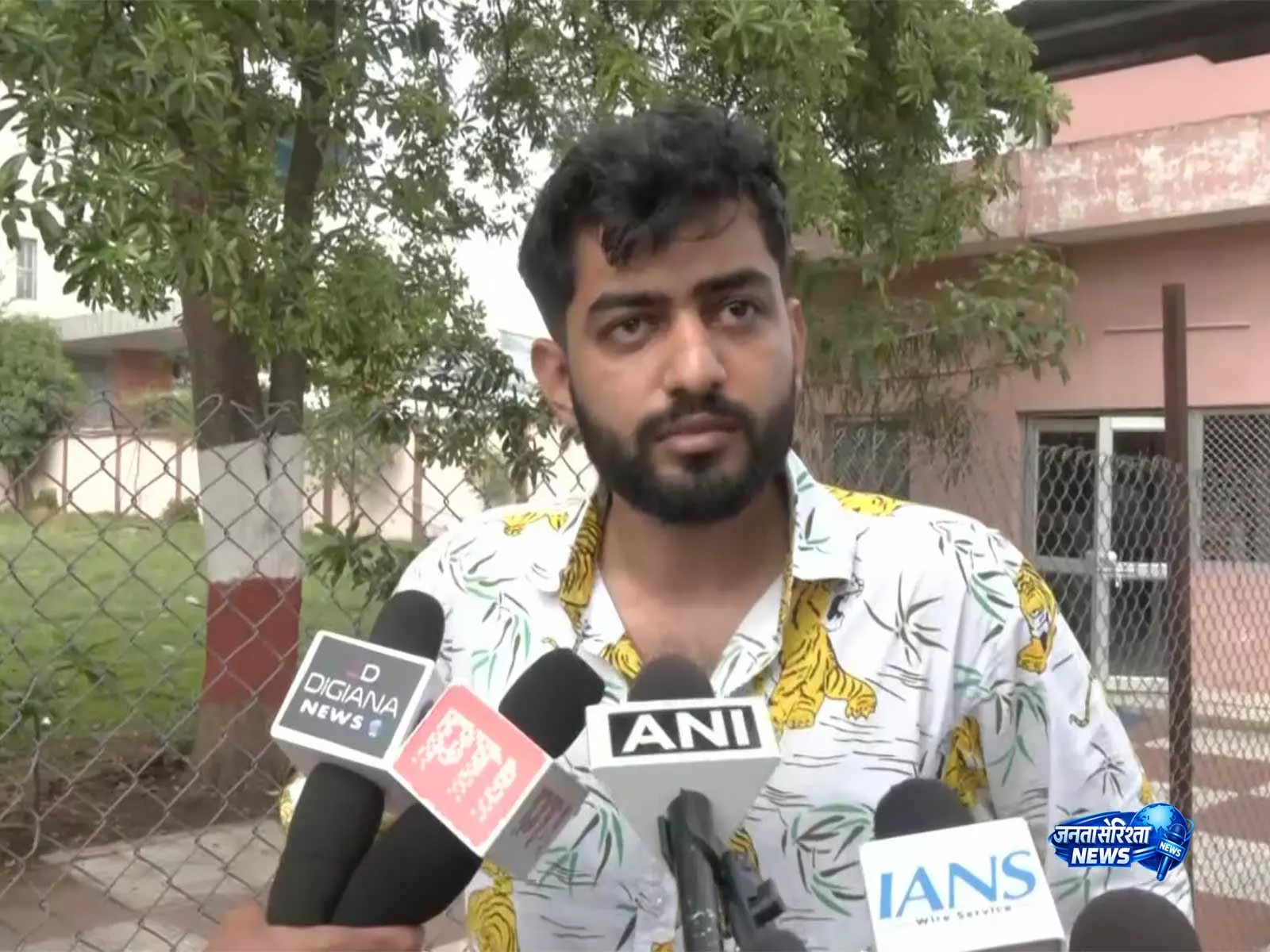 इंदौर गैस पाइपलाइन आग हादसे में घायल महिला को एयरलिफ्ट कर Ahmedabad भेजा गया इंदौर गैस पाइपलाइन आग हादसे में घायल महिला को एयरलिफ्ट कर Ahmedabad भेजा गया