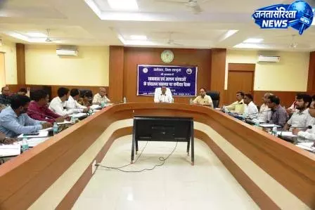 छात्रावासों में रोल मॉडल तैयार करें, बच्चों को दें बेहतर एवं स्वस्थ माहौल: कलेक्टर छात्रावासों में रोल मॉडल तैयार करें, बच्चों को दें बेहतर एवं स्वस्थ माहौल: कलेक्टर
