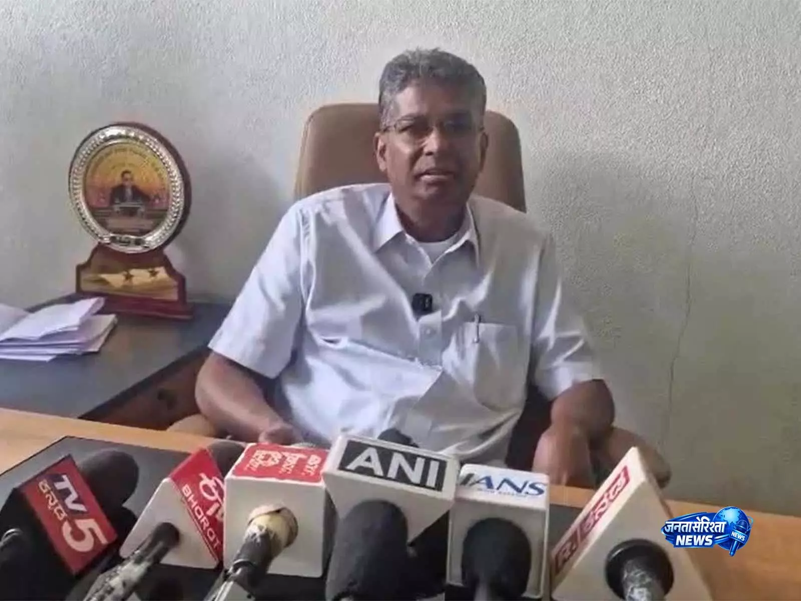 राम मंदिर दान गबन मामले की जांच की मांग, Karnataka मंत्री सतीश जारकीहोली ने उठाई आवाज राम मंदिर दान गबन मामले की जांच की मांग, Karnataka मंत्री सतीश जारकीहोली ने उठाई आवाज