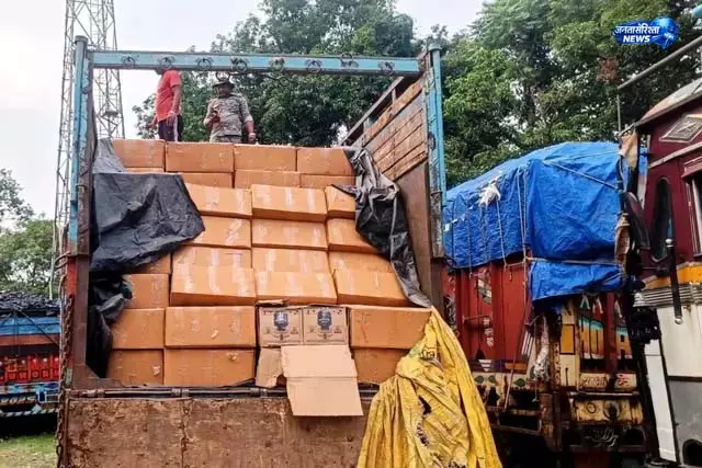 हजारीबाग में बड़ी कार्रवाई: बरकट्ठा में अवैध अंग्रेजी शराब से भरा ट्रक जब्त हजारीबाग में बड़ी कार्रवाई: बरकट्ठा में अवैध अंग्रेजी शराब से भरा ट्रक जब्त