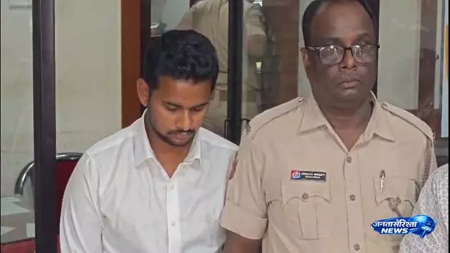 Bhubaneswar: शहीद नगर पुलिस ने नकली IAS अधिकारी को किया गिरफ़्तार Bhubaneswar: शहीद नगर पुलिस ने नकली IAS अधिकारी को किया गिरफ़्तार