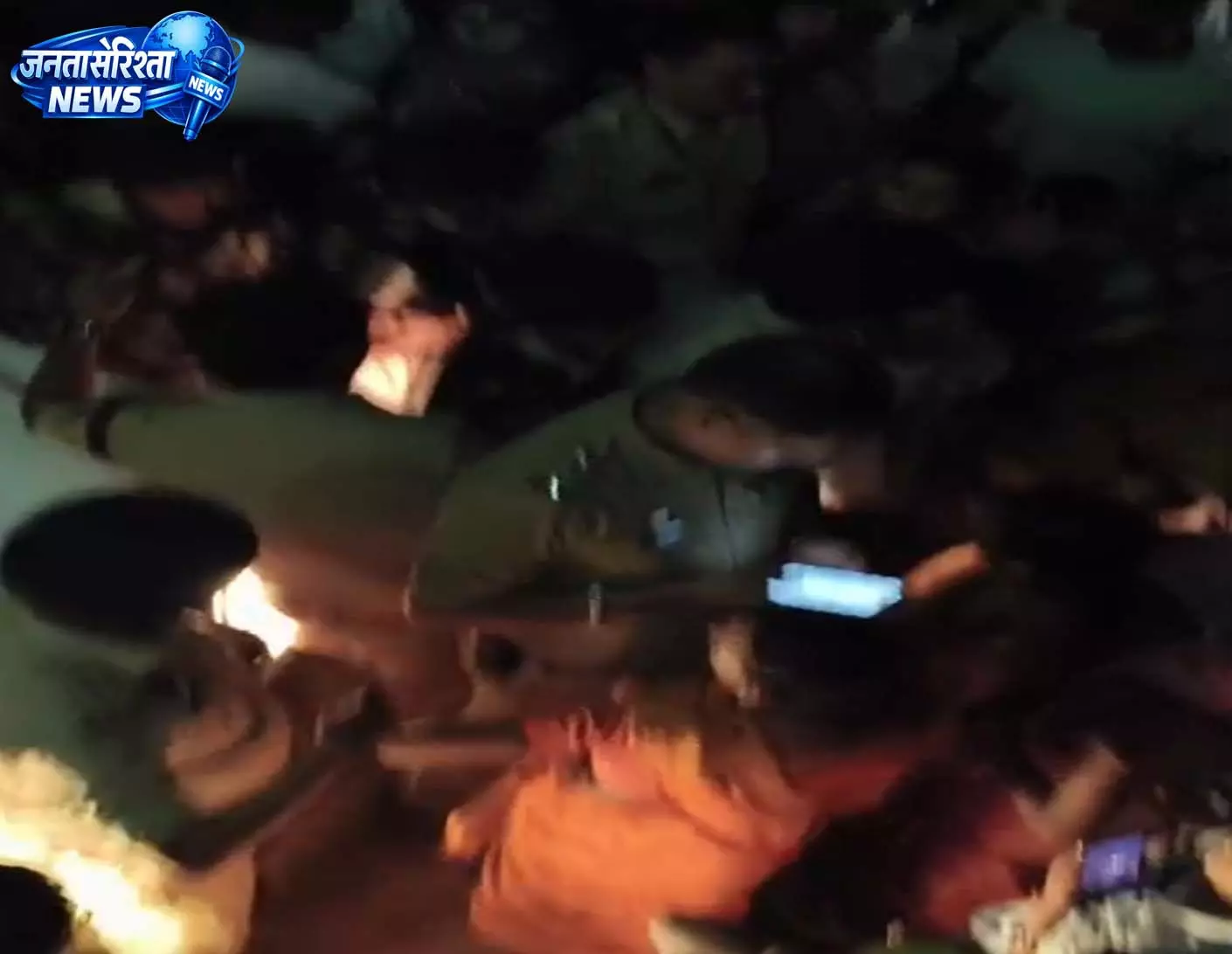 माना इलाके में कब्जा हटाने की कार्रवाई के विरोध में ग्रामीणों का प्रदर्शन, भारी पुलिस बल तैनात माना इलाके में कब्जा हटाने की कार्रवाई के विरोध में ग्रामीणों का प्रदर्शन, भारी पुलिस बल तैनात
