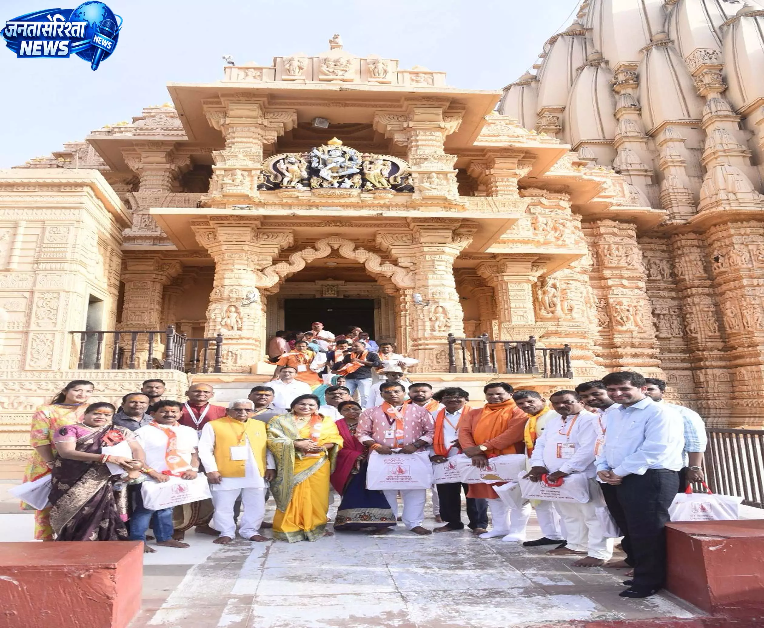 रायपुर रेलवे स्टेशन पर 1040 विशिष्टजनों का हुआ आत्मीय एवं भव्य स्वागत रायपुर रेलवे स्टेशन पर 1040 विशिष्टजनों का हुआ आत्मीय एवं भव्य स्वागत