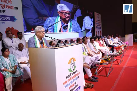 उत्तर प्रदेश के लिए कांग्रेस ने बदला प्रभारी, राजेंद्र पाल गौतम को मिली जिम्मेदारी उत्तर प्रदेश के लिए कांग्रेस ने बदला प्रभारी, राजेंद्र पाल गौतम को मिली जिम्मेदारी