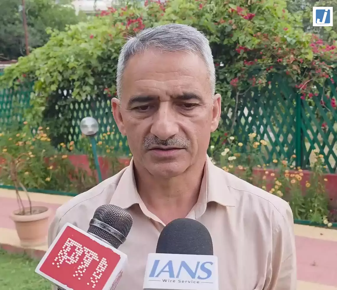 नदी किनारे अलर्ट जारी, डुल बांध की सिल्ट फ्लशिंग के दौरान लोगों को नदी से दूर रहने की सलाह नदी किनारे अलर्ट जारी, डुल बांध की सिल्ट फ्लशिंग के दौरान लोगों को नदी से दूर रहने की सलाह