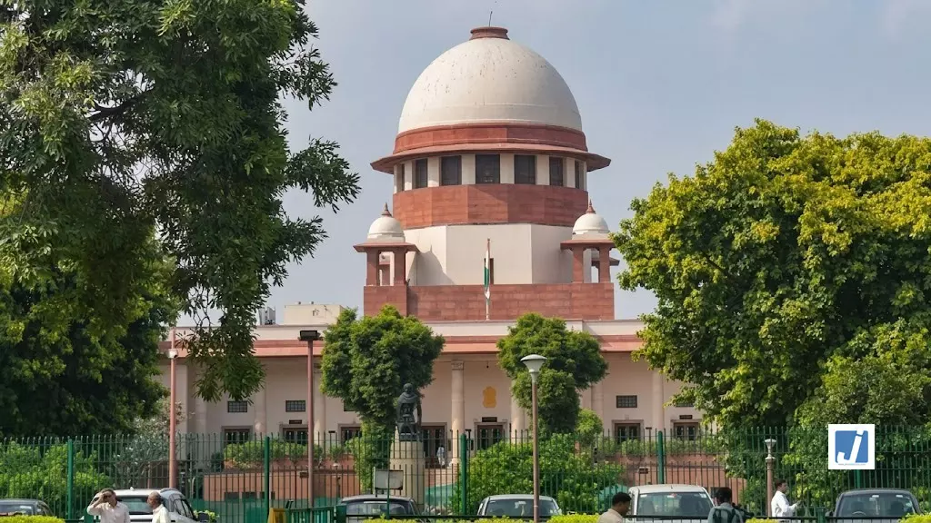 500 रुपये की घड़ी के विवाद में गई थी जान, 29 साल बाद सुप्रीम कोर्ट ने दोषी को दी राहत 500 रुपये की घड़ी के विवाद में गई थी जान, 29 साल बाद सुप्रीम कोर्ट ने दोषी को दी राहत