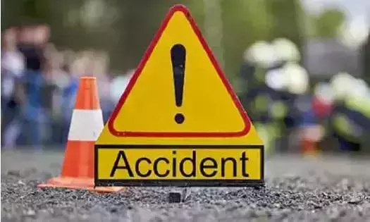 Andhra: ट्रक-वैन की टक्कर में मंत्रालयम के 4 तीर्थयात्रियों की मौत, कई घायल