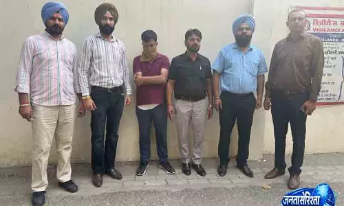 Punjab में सहायक रजिस्ट्रार रिश्वत लेते गिरफ्तार