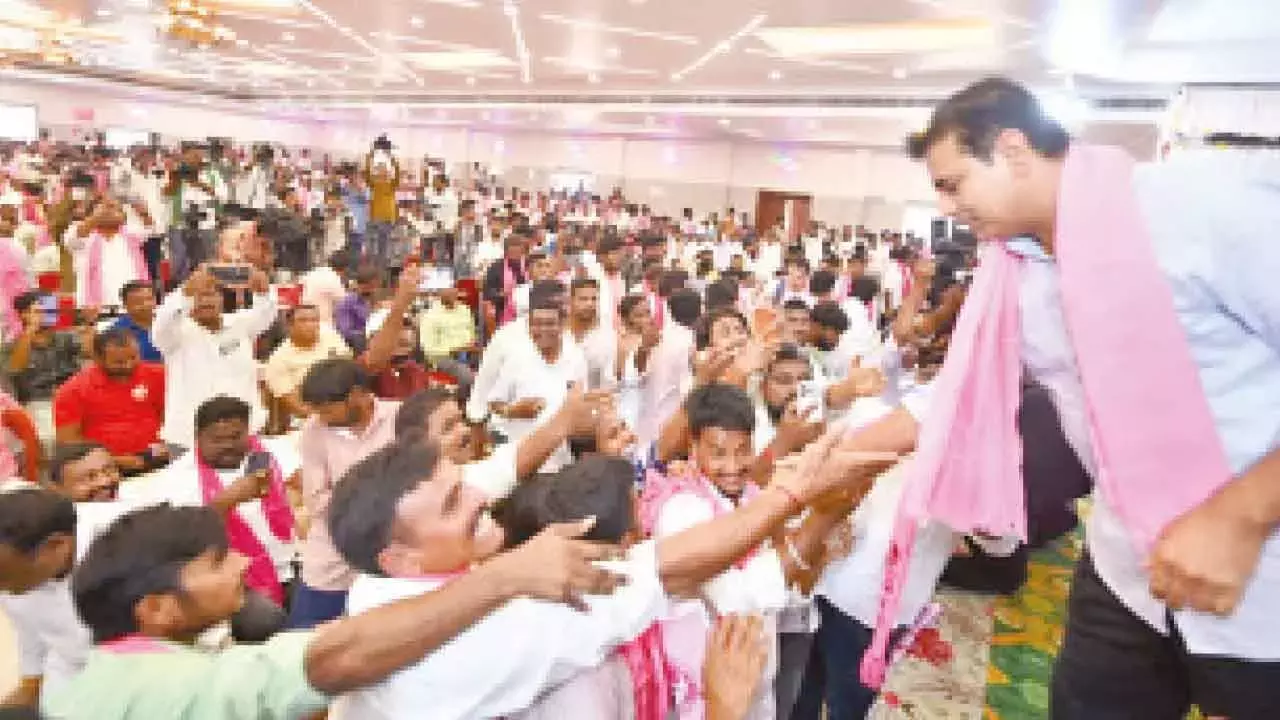 Telangana: केटीआर, हरीश खम्मम में गुलाबी क्रांति लेकर आए