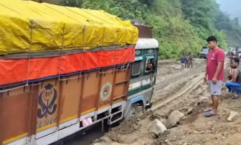 NH-37 की हालत को लेकर ड्राइवर्स यूनियन ने 1 जुलाई से अनिश्चितकालीन हड़ताल की धमकी दी