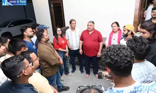 लखनपुर में सोशल मीडिया इन्फ्लूएन्सर्स से मिले पर्यटन एवं संस्कृति मंत्री राजेश अग्रवाल