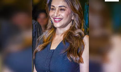 माधुरी दीक्षित ने मां स्नेहलता को बर्थ एनिवर्सरी पर किया याद, कहा- हर दिन मौजदूगी महसूस होती है