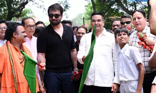 सोनू सूद भिलाई पहुंचे, विधायक रिकेश सेन की तारीफ की