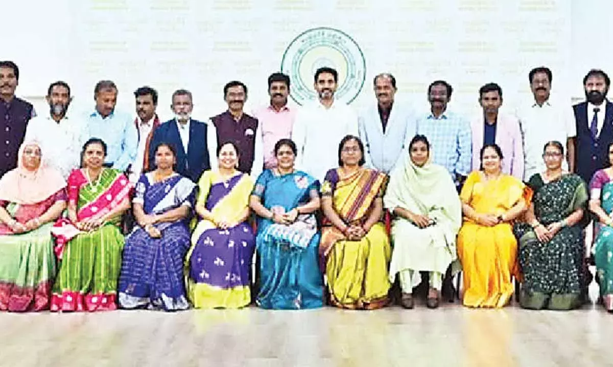 Andhra: लोकेश ने सिंगापुर में प्रशिक्षित शिक्षकों से कहा, शिक्षा का एपी मॉडल बनाएं