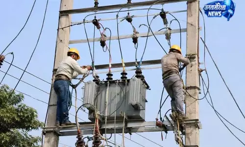 दफ्तरों के चक्कर काटने को मजबूर लोग, विभाग की मनमानी से उपभोक्ताओं में भारी आक्रोश