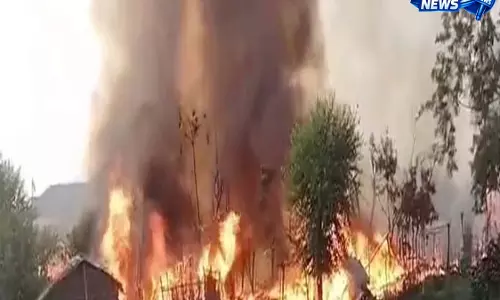 खाना बनाते वक्त उठी चिंगारी ने राख की 29 झुग्गियां