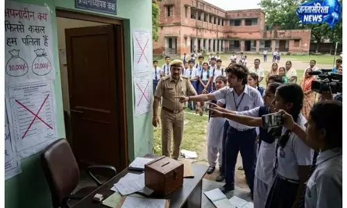 हेडमास्टर का घूस लेते वीडियो सोशल मीडिया पर वायरल